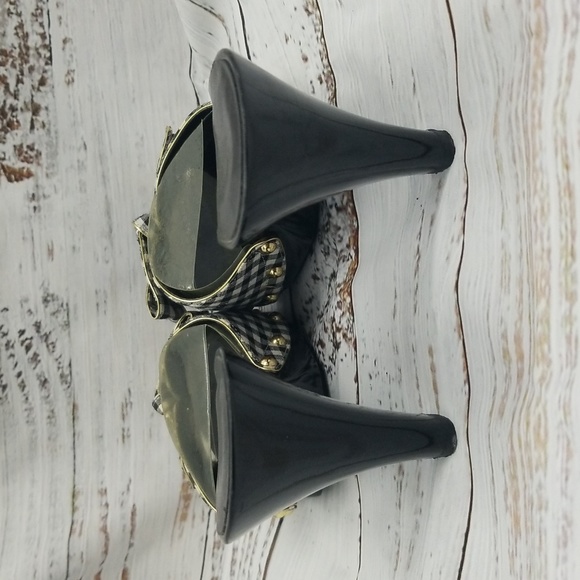 🎉HP🎉Unisa Black and White Gold Studded heels with bow - Picture 8 of 11